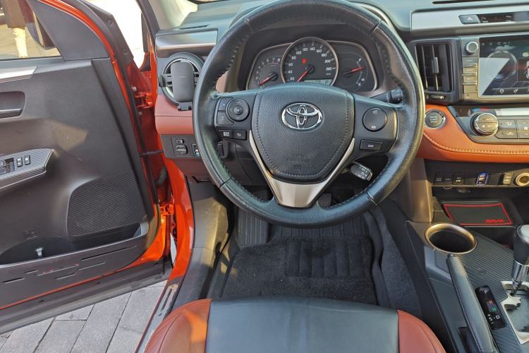 Used Toyota RAV4 2013 2.5L Automatic 4x4 Elite Edition Steering Wheel
