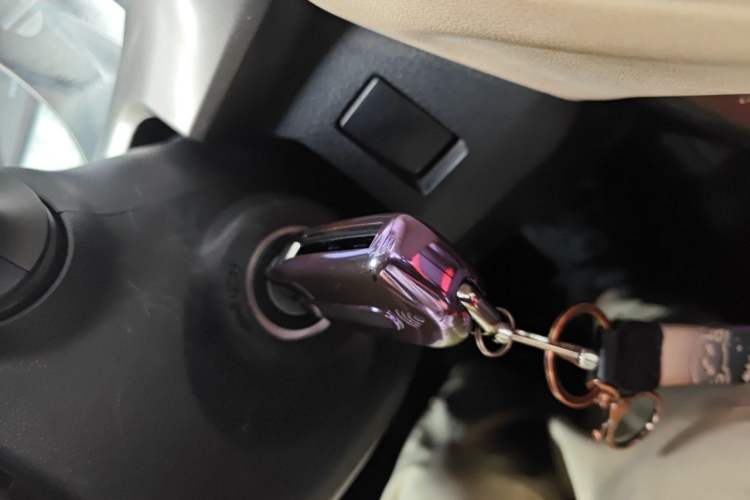 Used Toyota RAV4 2013 2.0L CVT Two-Wheel Drive Urban Edition Vehicle Key