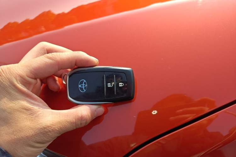 Used Toyota RAV4 2013 2.5L Automatic 4x4 Elite Edition Vehicle Key