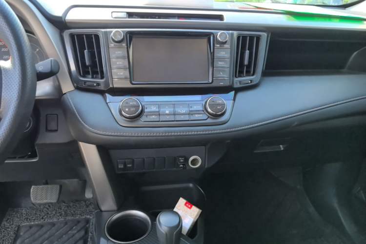 Used Toyota RAV4 2015 2.0L CVT Two-Wheel Drive Fashion Edition Audio And AC Panel