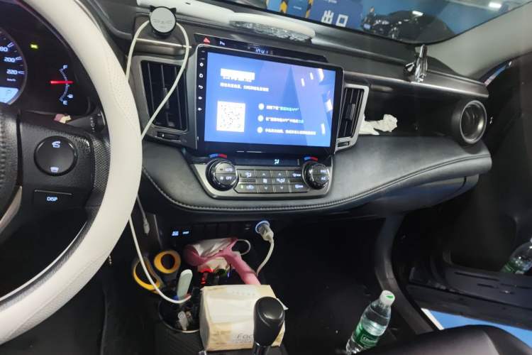 Used Toyota RAV4 2015 2.0L CVT Two-Wheel Drive Fashion Edition Audio And AC Panel