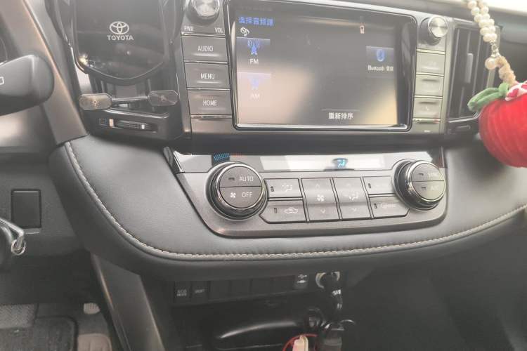 Used Toyota RAV4 2015 2.0L CVT Two-Wheel Drive Fashion Edition Audio And AC Panel