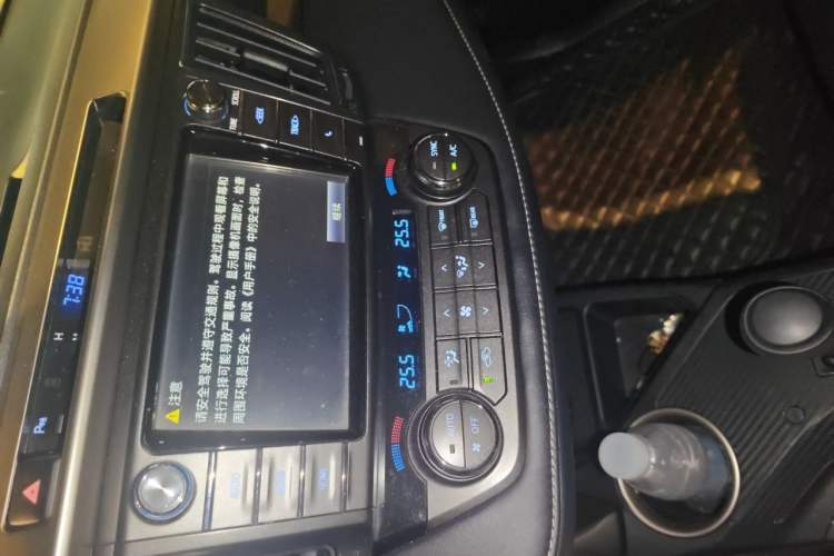 Used Toyota RAV4 2015 2.0L CVT Two-Wheel Drive Fashion Edition Audio And AC Panel