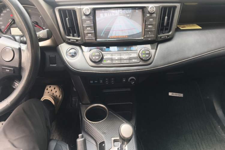 Used Toyota RAV4 2015 2.5L Automatic 4x4 Elite Edition Audio And AC Panel