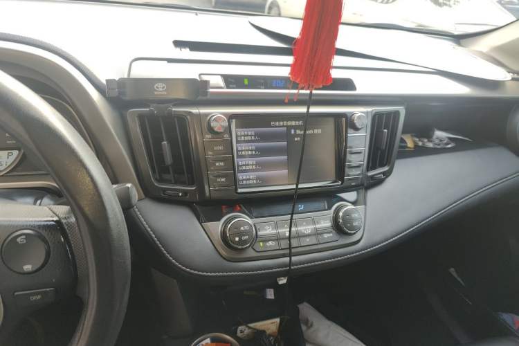 Used Toyota RAV4 2015 2.0L CVT Two-Wheel Drive Fashion Edition Audio And AC Panel