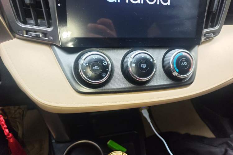 Used Toyota RAV4 2015 2.0L CVT Two-Wheel Drive Urban Edition Audio And AC Panel
