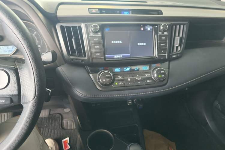 Used Toyota RAV4 2015 2.0L CVT Two-Wheel Drive Fashion Edition Audio And AC Panel