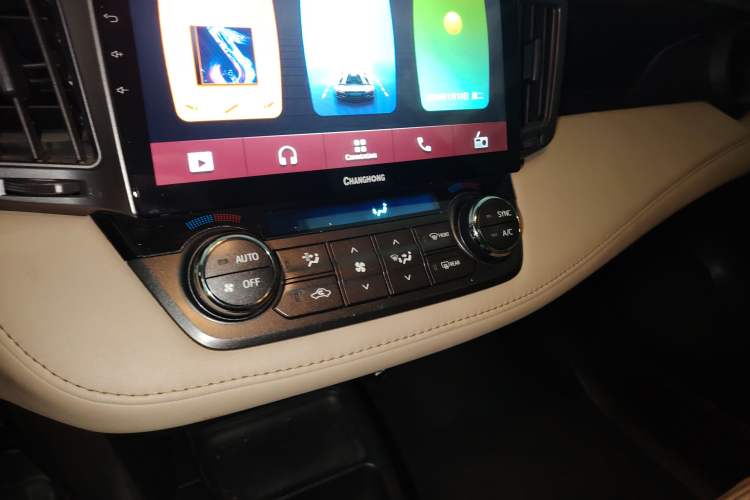 Used Toyota RAV4 2015 2.0L CVT Two-Wheel Drive Fashion Edition Audio And AC Panel