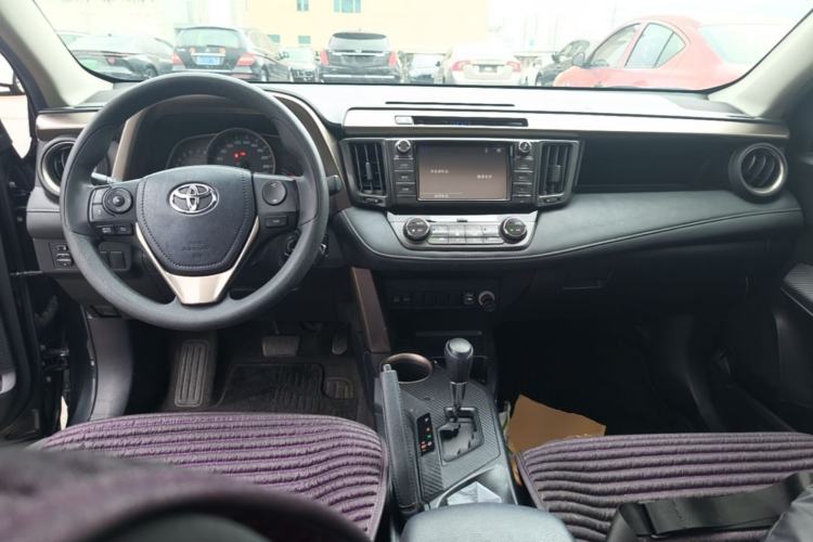 Used Toyota RAV4 2015 2.0L CVT Two-Wheel Drive Fashion Edition Center Console