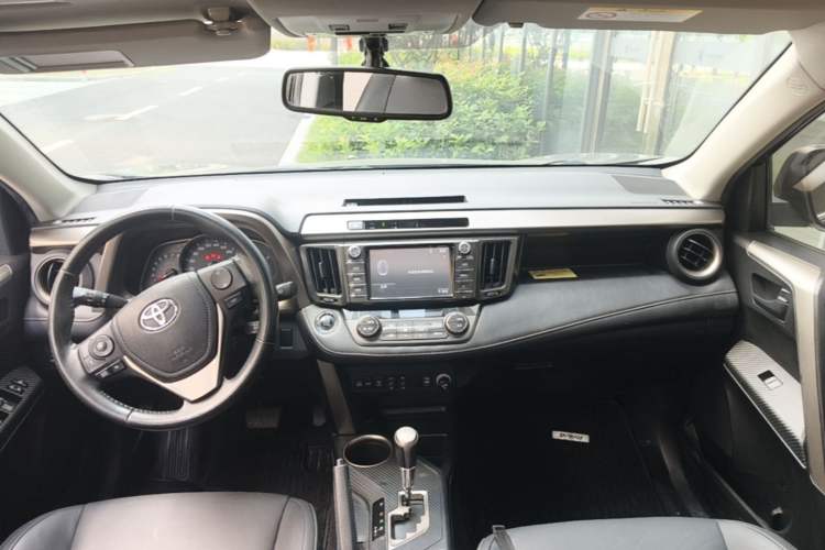 Used Toyota RAV4 2015 2.5L Automatic 4x4 Elite Edition Center Console
