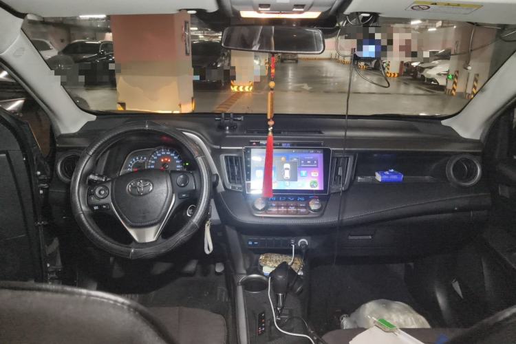 Used Toyota RAV4 2015 2.0L CVT Two-Wheel Drive Fashion Edition Center Console