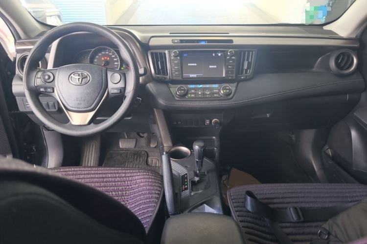 Used Toyota RAV4 2015 2.0L CVT Two-Wheel Drive Fashion Edition Center Console