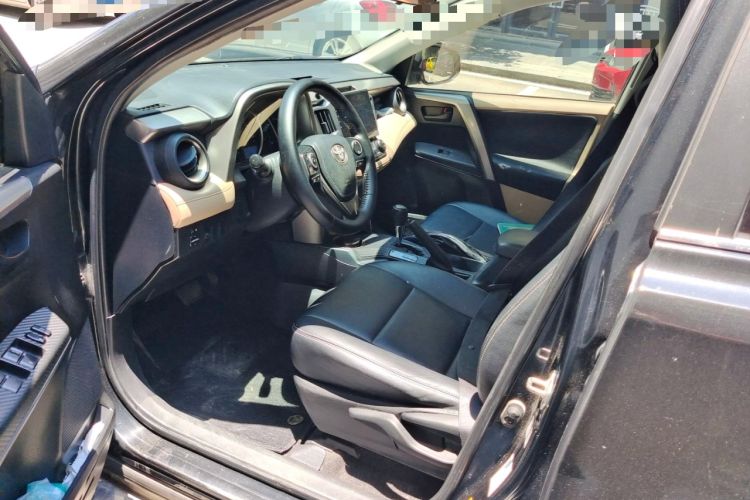 Used Toyota RAV4 2015 2.0L CVT Two-Wheel Drive Fashion Edition Driver Seat