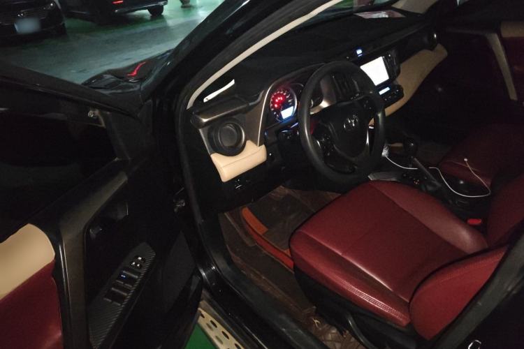 Used Toyota RAV4 2015 2.0L CVT Two-Wheel Drive Fashion Edition Driver Seat