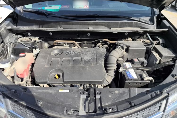 Used Toyota RAV4 2015 2.0L CVT Two-Wheel Drive Fashion Edition Engine Bay