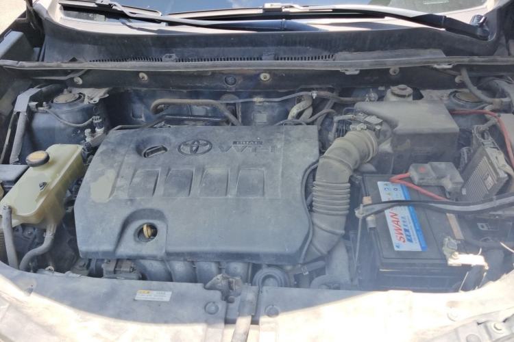 Used Toyota RAV4 2015 2.0L CVT Two-Wheel Drive Fashion Edition Engine Bay