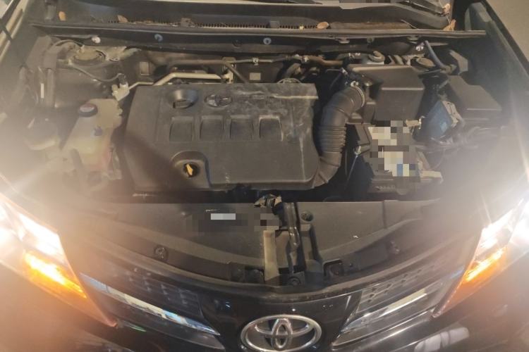 Used Toyota RAV4 2015 2.0L CVT Two-Wheel Drive Fashion Edition Engine Bay