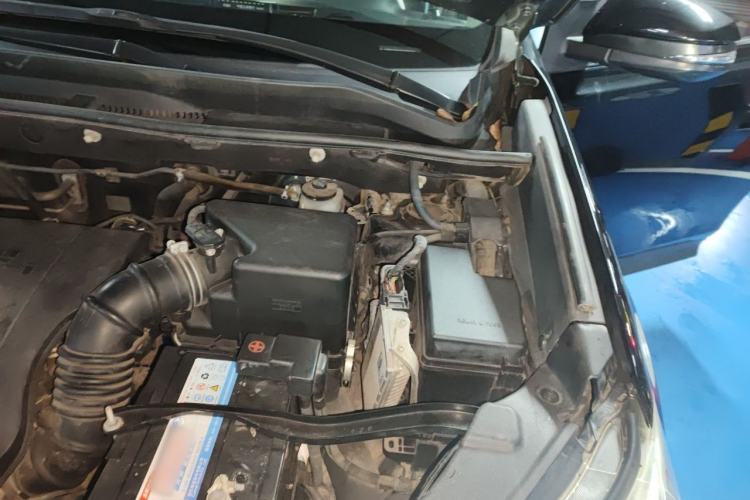 Used Toyota RAV4 2015 2.0L CVT Two-Wheel Drive Fashion Edition Engine Bay Left