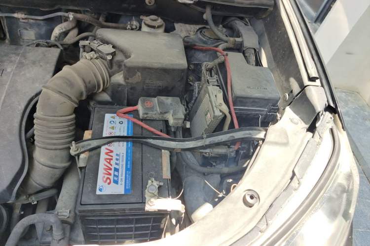 Used Toyota RAV4 2015 2.0L CVT Two-Wheel Drive Fashion Edition Engine Bay Left