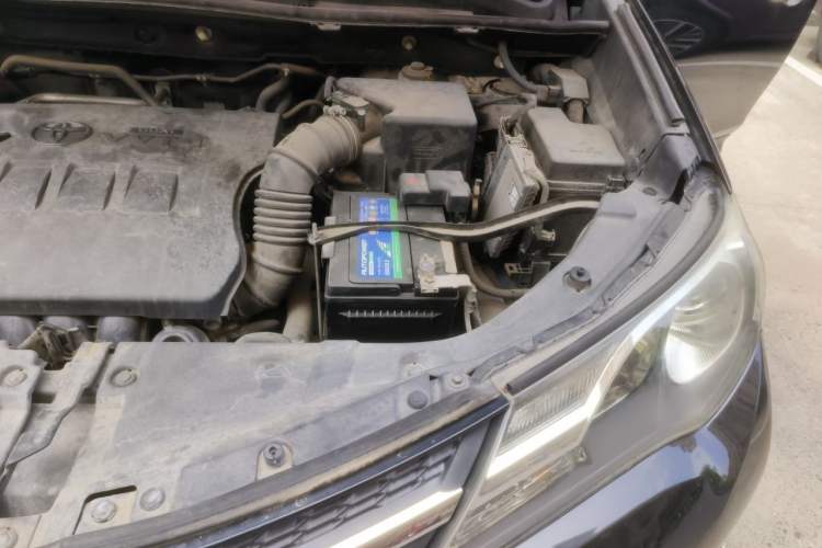 Used Toyota RAV4 2015 2.0L CVT Four-Wheel Drive New Edition Engine Bay Left