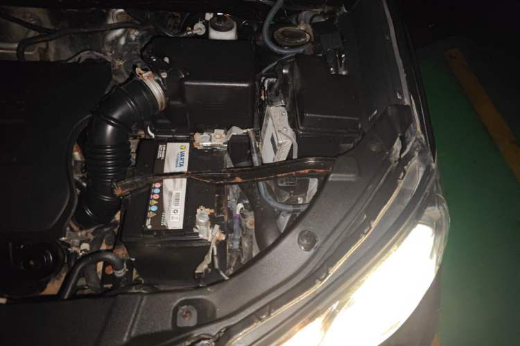 Used Toyota RAV4 2015 2.0L CVT Two-Wheel Drive Fashion Edition Engine Bay Left