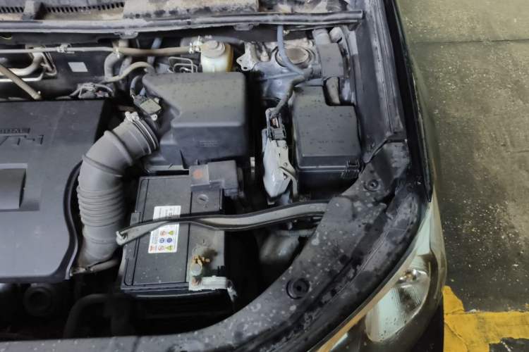Used Toyota RAV4 2015 2.0L CVT Two-Wheel Drive Fashion Edition Engine Bay Left