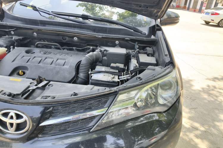 Used Toyota RAV4 2015 2.0L CVT Two-Wheel Drive Fashion Edition Engine Bay Left