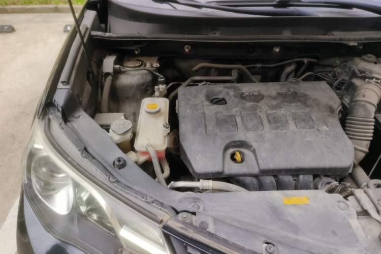 Used Toyota RAV4 2015 2.0L CVT Four-Wheel Drive New Edition Engine Bay Right