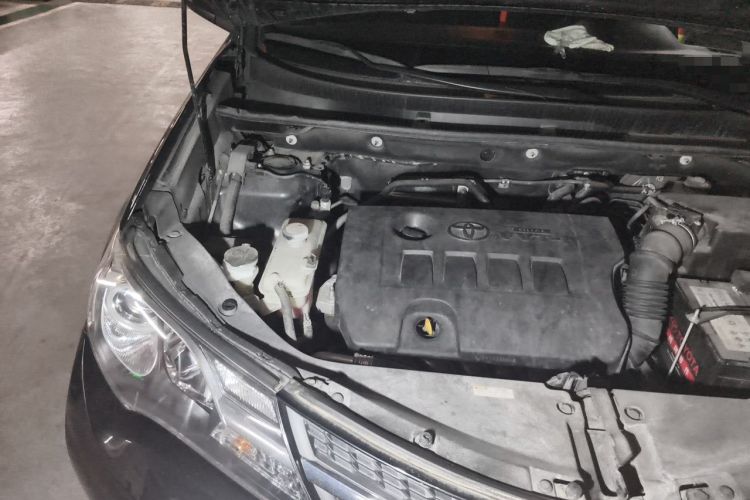 Used Toyota RAV4 2015 2.0L CVT Two-Wheel Drive Fashion Edition Engine Bay Right