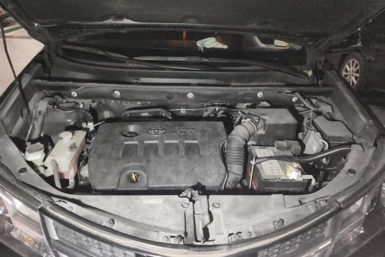 Used Toyota RAV4 2015 2.0L CVT Two-Wheel Drive Fashion Edition Engine Bay