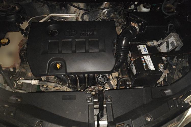 Used Toyota RAV4 2015 2.0L CVT Two-Wheel Drive Fashion Edition Engine Bay