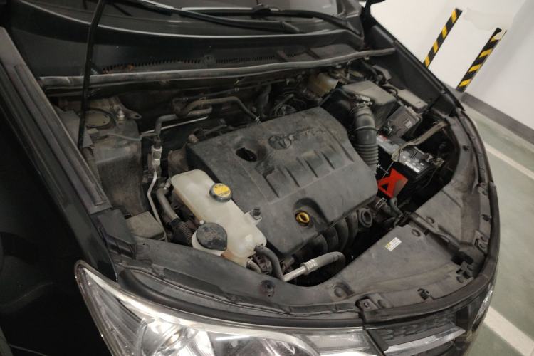 Used Toyota RAV4 2015 2.0L CVT Two-Wheel Drive Fashion Edition Engine Bay