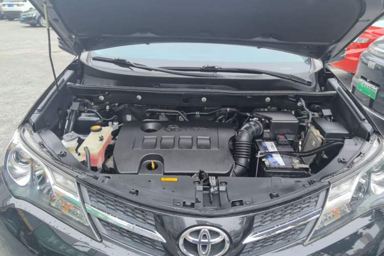 Used Toyota RAV4 2015 2.0L CVT Four-Wheel Drive New Edition Engine Bay