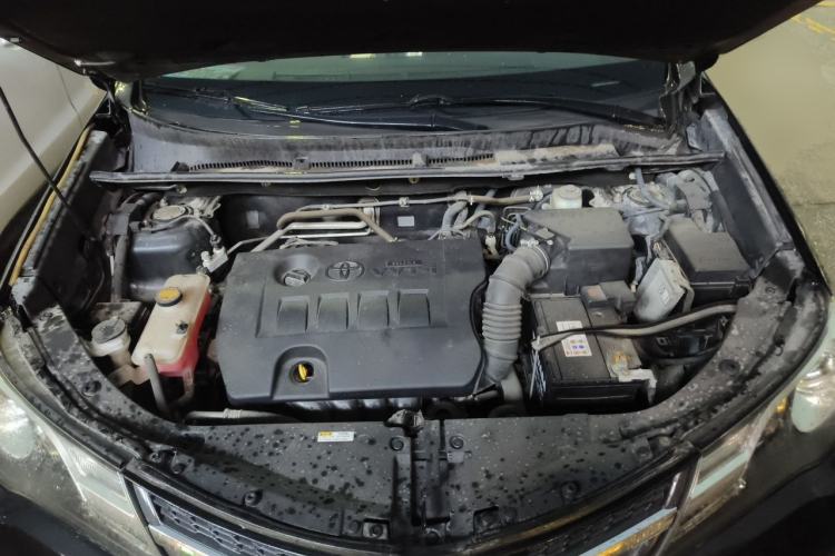 Used Toyota RAV4 2015 2.0L CVT Two-Wheel Drive Fashion Edition Engine Bay
