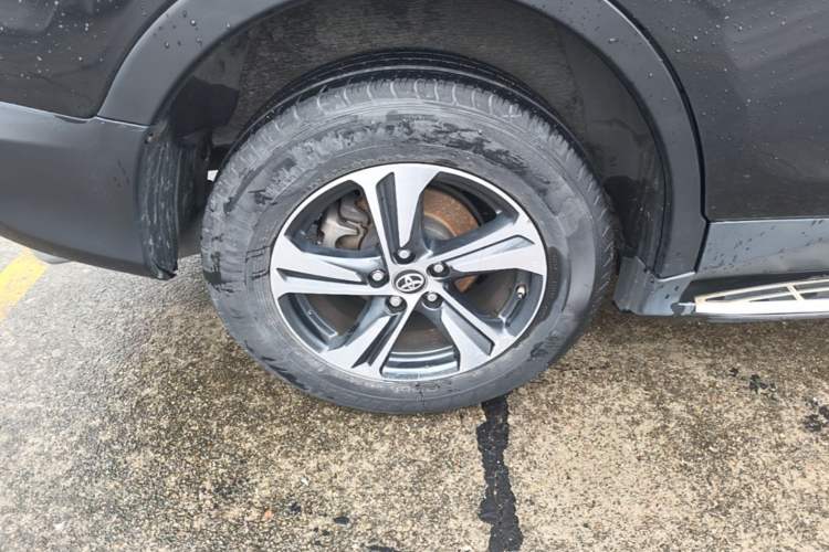 Used Toyota RAV4 2015 2.0L CVT Two-Wheel Drive Fashion Edition Exterior 5