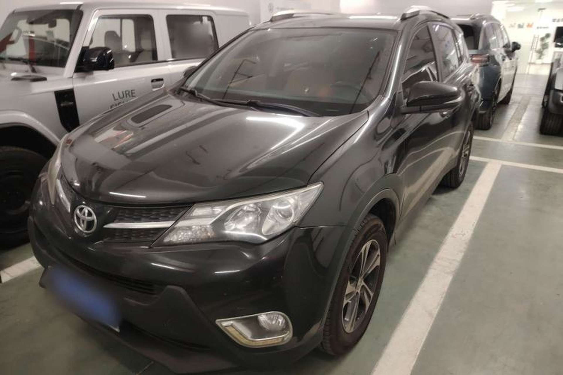 Used Toyota RAV4 2015 2.0L CVT Two-Wheel Drive Fashion Edition Front Left 45 Deg