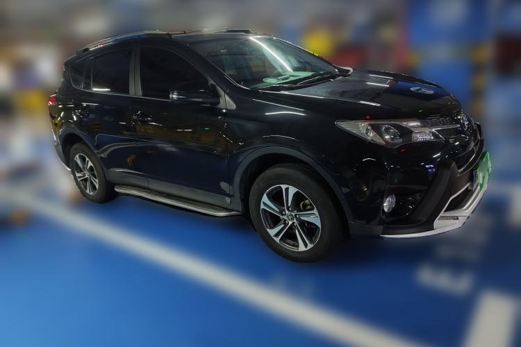 Used Toyota RAV4 2015 2.0L CVT Two-Wheel Drive Fashion Edition Front Right 45 Deg