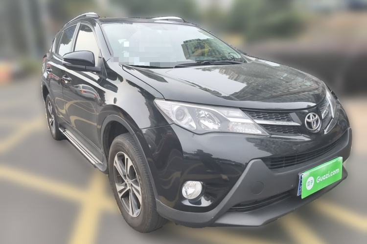 Used Toyota RAV4 2015 2.0L CVT Two-Wheel Drive Fashion Edition Front Right 45 Deg