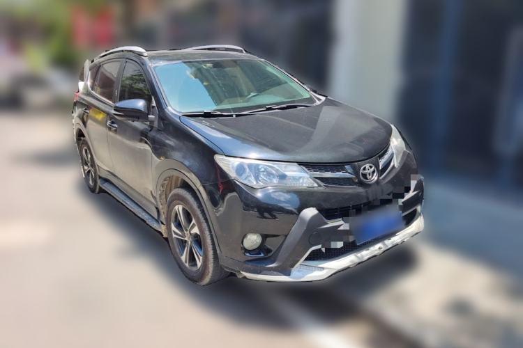 Used Toyota RAV4 2015 2.0L CVT Two-Wheel Drive Fashion Edition Front Right 45 Deg