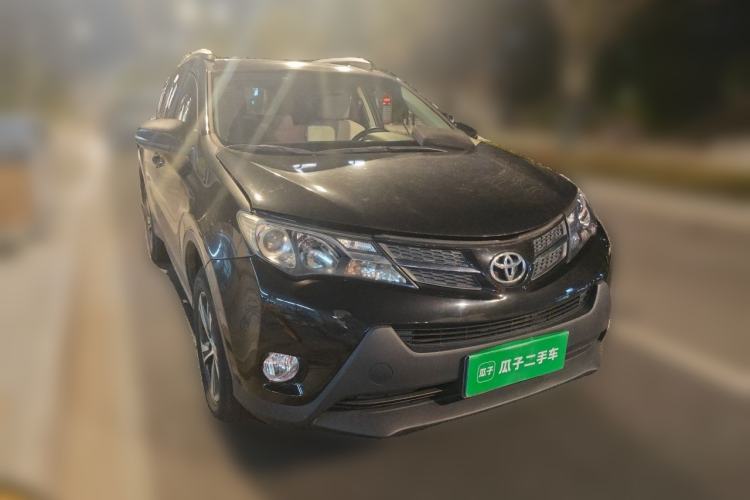 Used Toyota RAV4 2015 2.0L CVT Two-Wheel Drive Fashion Edition Front Right 45 Deg
