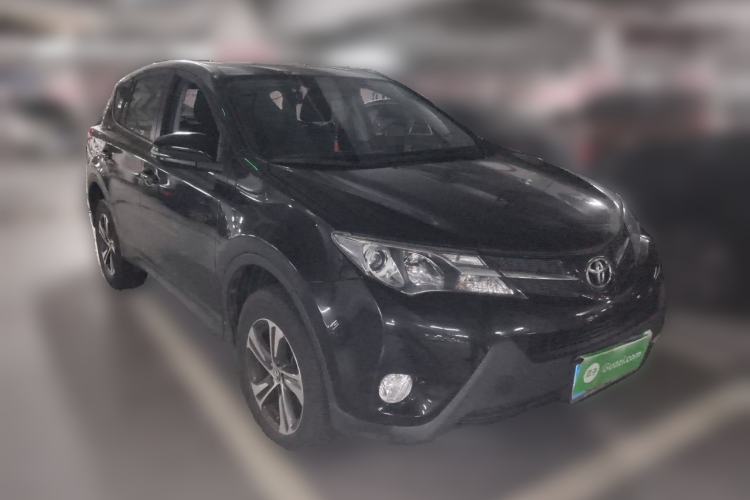 Used Toyota RAV4 2015 2.0L CVT Two-Wheel Drive Fashion Edition Front Right 45 Deg