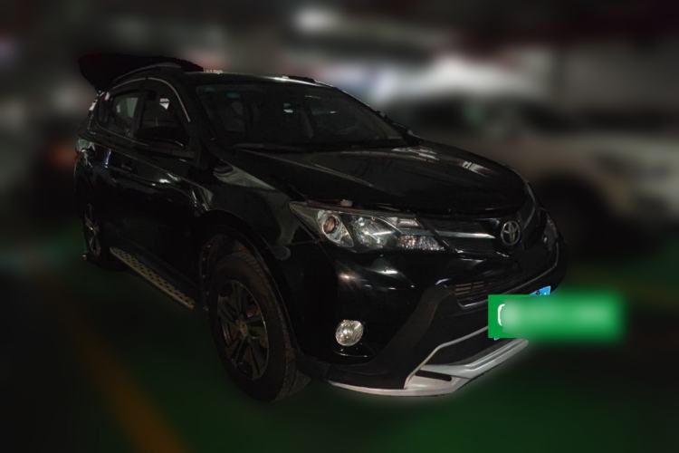 Used Toyota RAV4 2015 2.0L CVT Two-Wheel Drive Fashion Edition Front Right 45 Deg