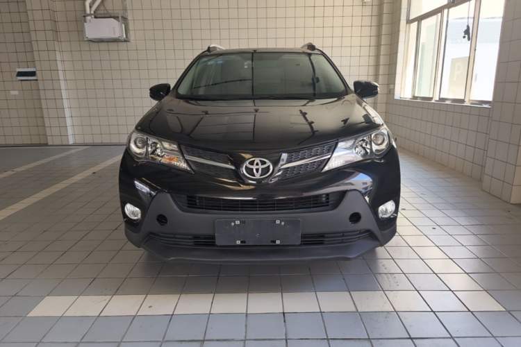 Used Toyota RAV4 2015 2.0L CVT Two-Wheel Drive Fashion Edition Front