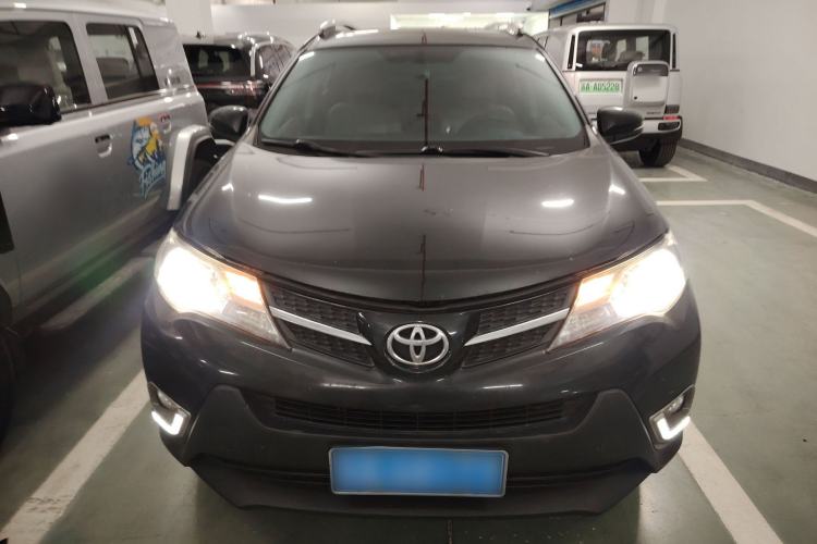 Used Toyota RAV4 2015 2.0L CVT Two-Wheel Drive Fashion Edition Front
