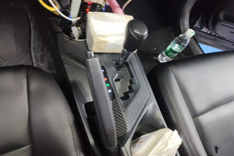 Used Toyota RAV4 2015 2.0L CVT Two-Wheel Drive Fashion Edition Gear Lever