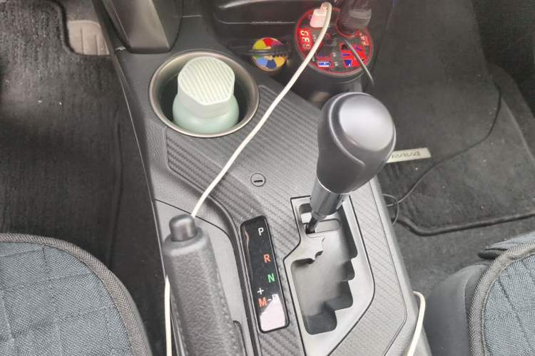 Used Toyota RAV4 2015 2.0L CVT Two-Wheel Drive Fashion Edition Gear Lever