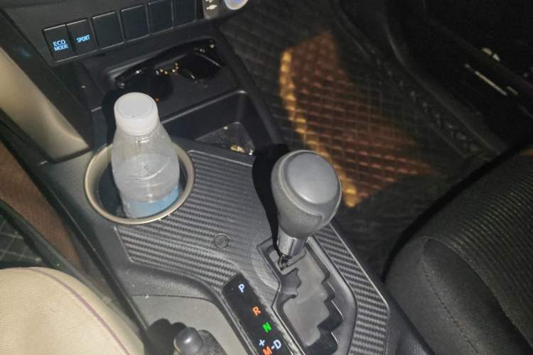 Used Toyota RAV4 2015 2.0L CVT Two-Wheel Drive Fashion Edition Gear Lever