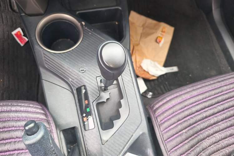 Used Toyota RAV4 2015 2.0L CVT Two-Wheel Drive Fashion Edition Gear Lever