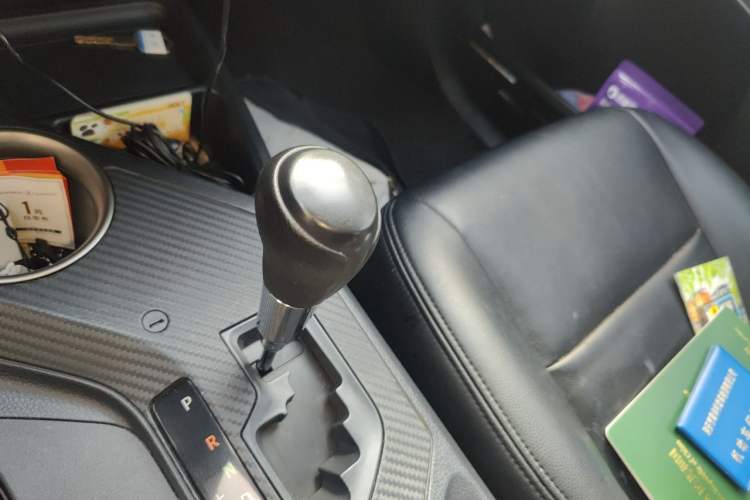 Used Toyota RAV4 2015 2.0L CVT Two-Wheel Drive Fashion Edition Gear Lever