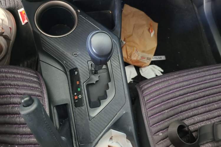Used Toyota RAV4 2015 2.0L CVT Two-Wheel Drive Fashion Edition Gear Lever
